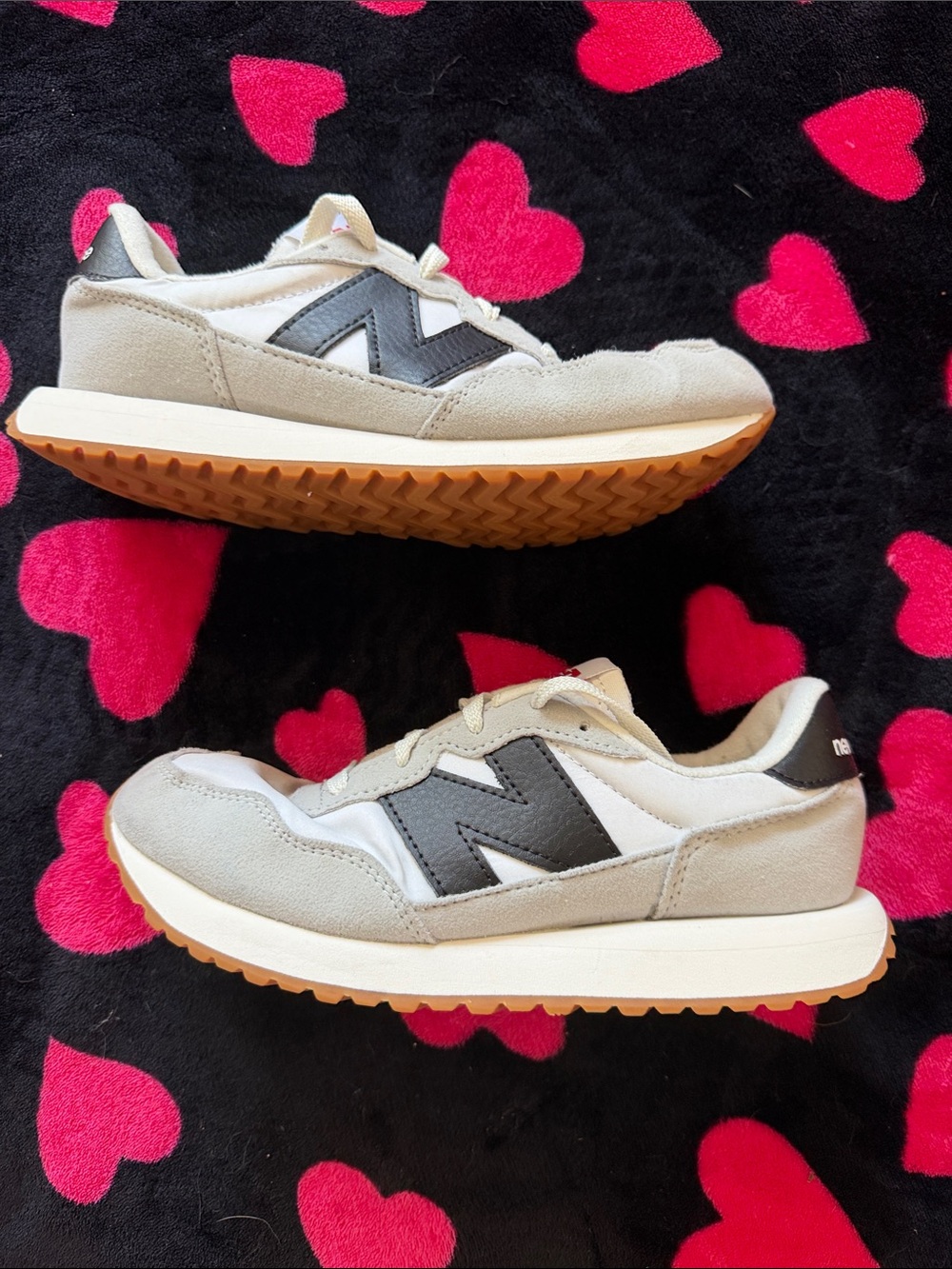New Balance Kids size 4